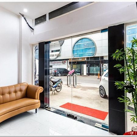 Reddoorz Plus @ Centrium Katamso Medan Dış mekan fotoğraf