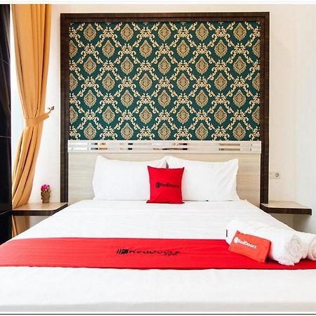 Reddoorz Plus @ Centrium Katamso Medan Dış mekan fotoğraf