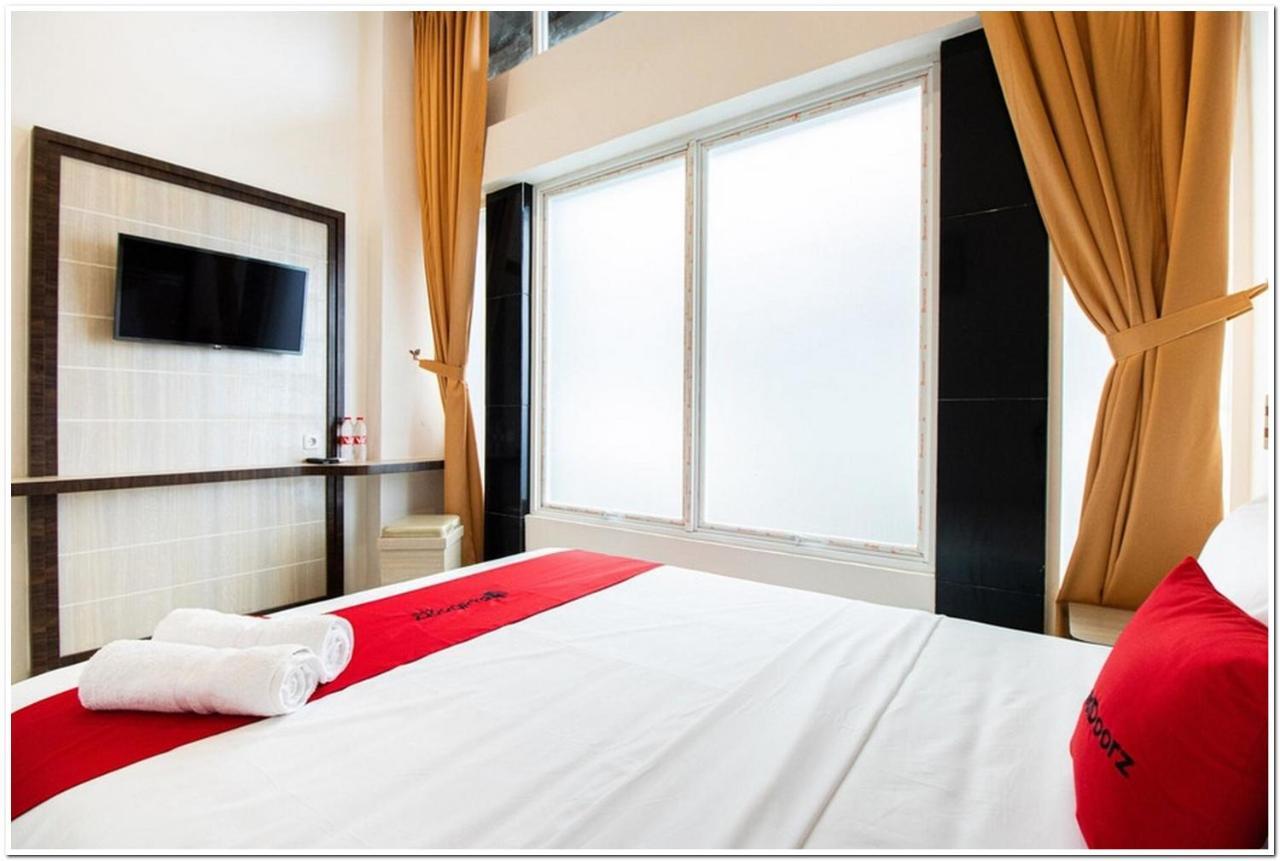 Reddoorz Plus @ Centrium Katamso Medan Dış mekan fotoğraf