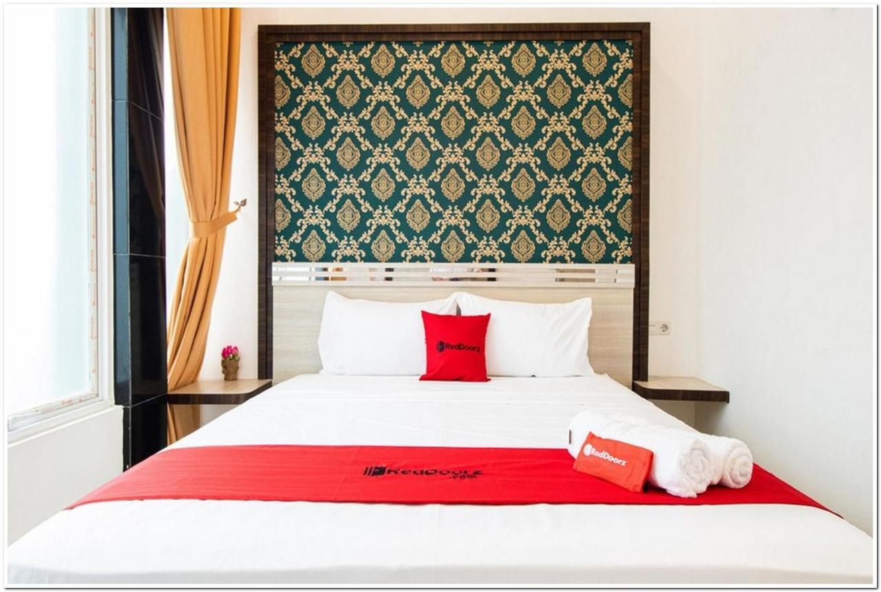 Reddoorz Plus @ Centrium Katamso Medan Dış mekan fotoğraf